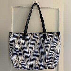 VERA BRADLEY ELLA TOTE -STREETERVILLE BLUE WHITE WAVY LARGE STRIPED BAG/TOTE